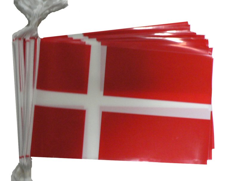 Denmark Bunting – 33ft/10m – 20 Plastic Flags | Flags Of The World